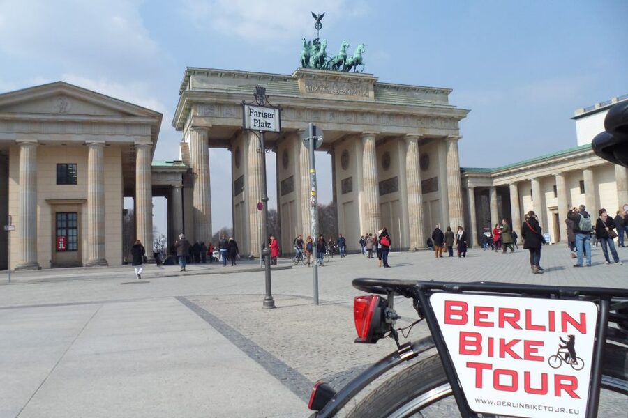 Berlin: E-Bike Tour of the Berlin Wall and Mitte Highlights - The Holocaust Memorial and two serious reminders