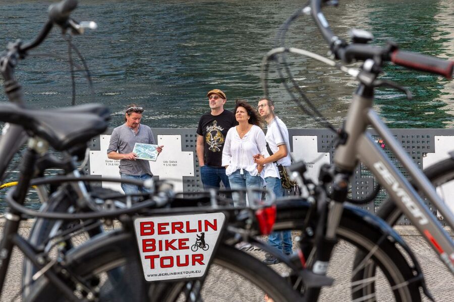 Berlin: E-Bike Tour of the Berlin Wall and Mitte Highlights - Gendarmenmarkt and Bebelplatz