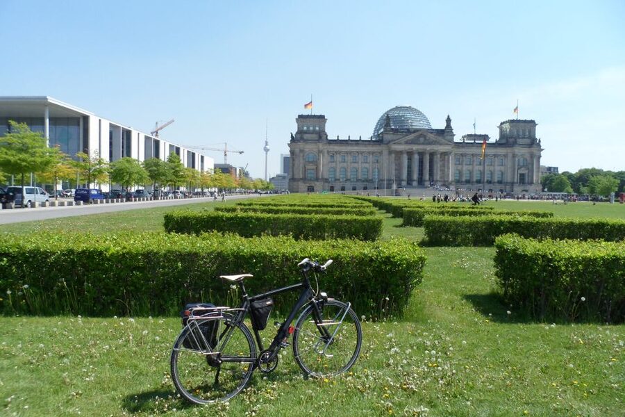 Berlin: E-Bike Tour of the Berlin Wall and Mitte Highlights - Bornholmer Strasse and the night the border opened