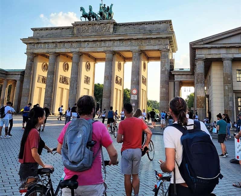 Berlin: From East to West & Wall Tour by Bike with a Guide - Why a bike is a smart way to see Berlin