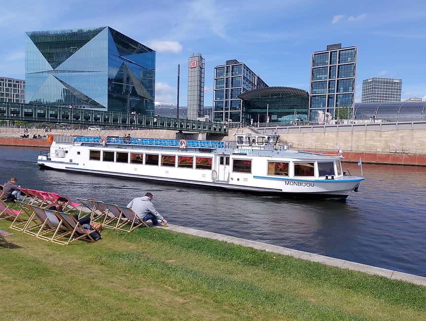 Berlin: From East to West & Wall Tour by Bike with a Guide - Unter den Linden and Brandenburg Gate