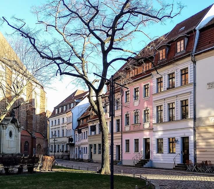 Berlin: From East to West & Wall Tour by Bike with a Guide - Starting in Friedrichshain near the Velodrom