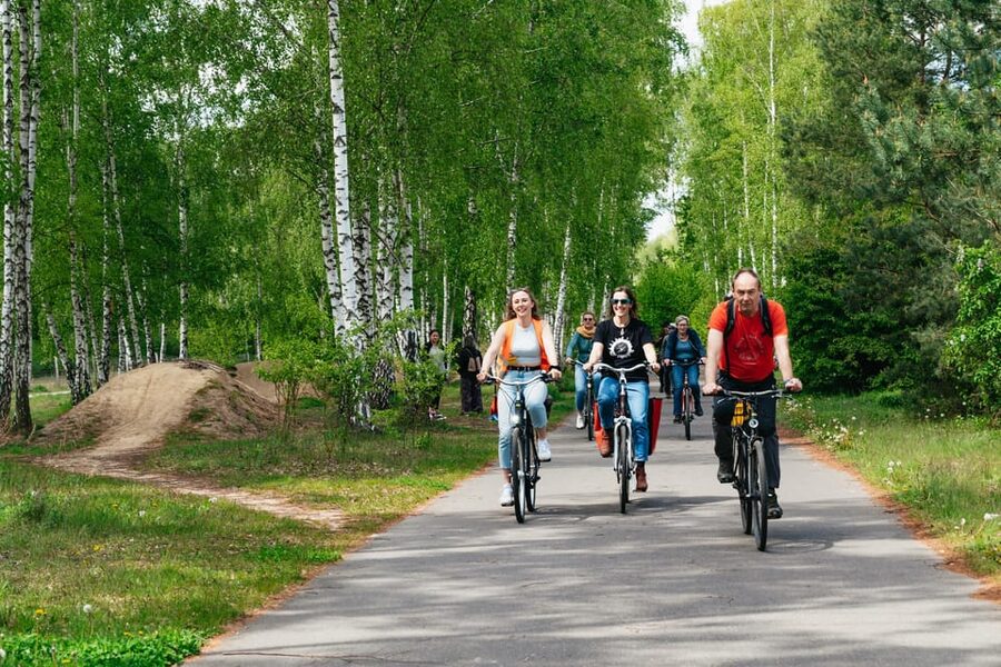 Berlin: Green City Guided Bike Tour - Language, weather, and booking flexibility