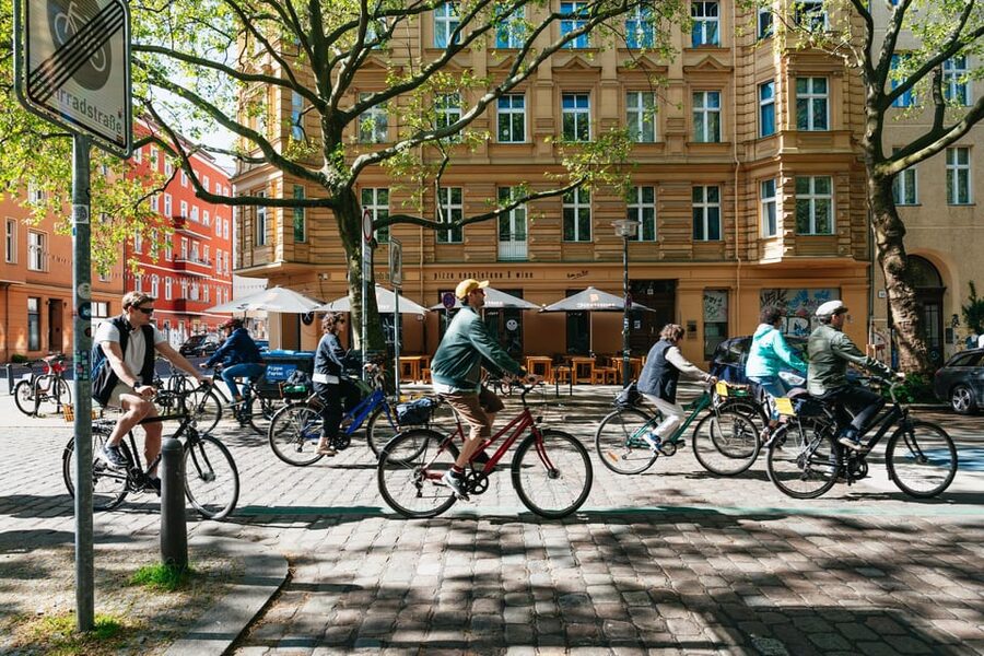 Berlin: Green City Guided Bike Tour - Volkspark Humboldthain and the WWII bunker