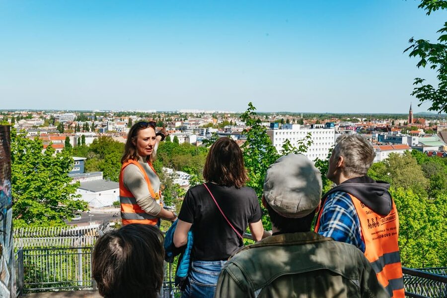 Berlin: Green City Guided Bike Tour - Riding toward Gesundbrunnen and the Panke