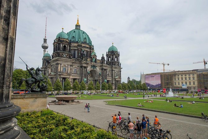 Berlin Highlights Sightseeing Bike Tour in Small Groups - Gendarmenmarkt, Bebelplatz, and Unter den Linden