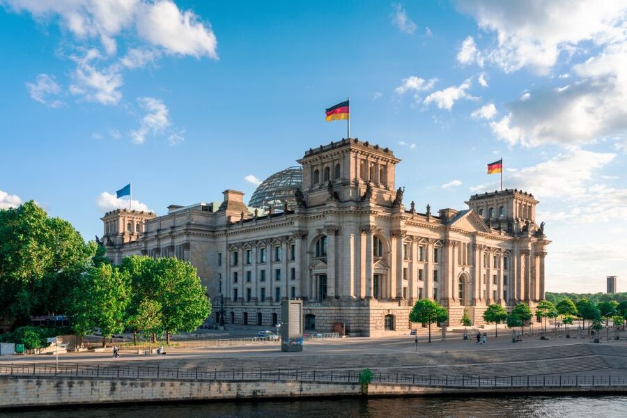 Berlin: Sights and Highlights Bike Tour with a Local Guide - The Guide Makes or Breaks the Experience