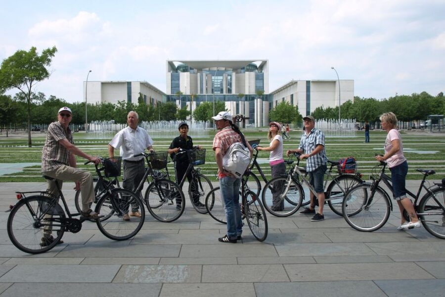 Berlin: Small Group Bike Tour Through City Center - Key points at a glance