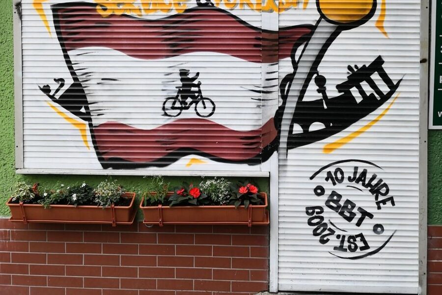 Berlin: Small Group Bike Tour Through City Center - What three and a half hours on a bicycle feels like