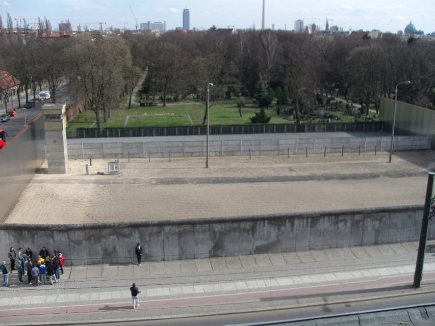 Berlin Wall History Small Group Cycling Tour - Brandenburg Gate and the final approach through central Berlin
