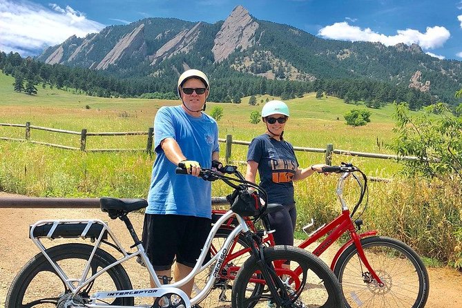 Best of Boulder E-Bike Tour - Getting comfortable before the ride