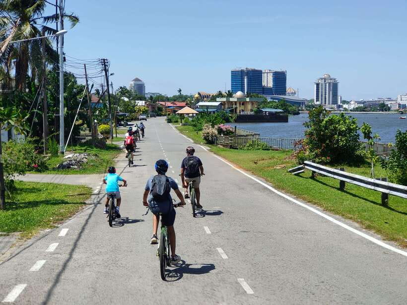 Best of Kuching: Heritage & Kampong Bike Tour - Street Food, Snacks, and a Taste of Sarawak