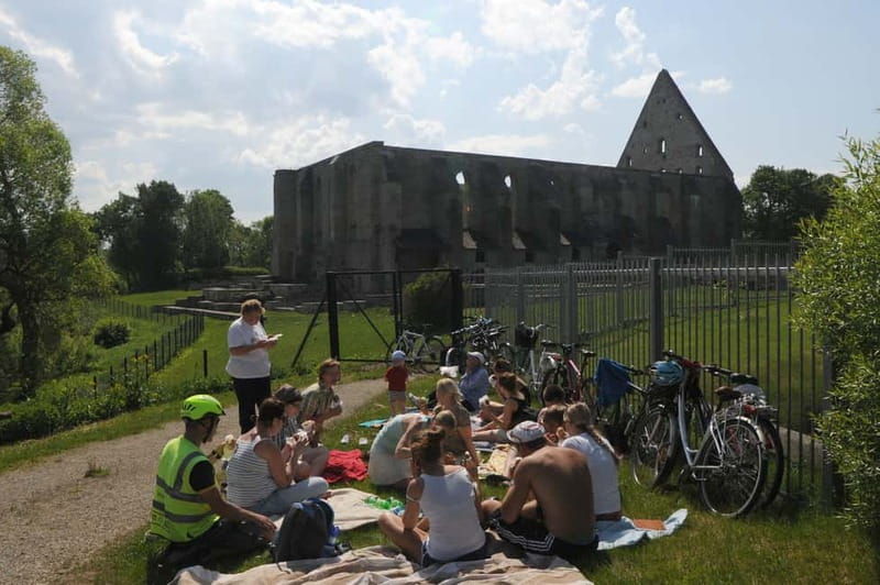 Best of Tallinn 2-Hour Bike Tour - Kadriorg Park and palace: Tallinn’s elegant eastern side