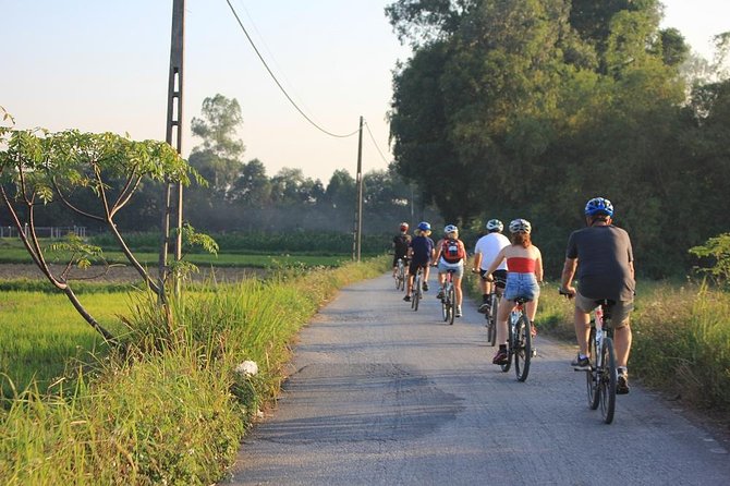 Bicycle Tours Hanoi: Full Day Bicycle Tours City & Countryside - Lai Da and the art of bonsai