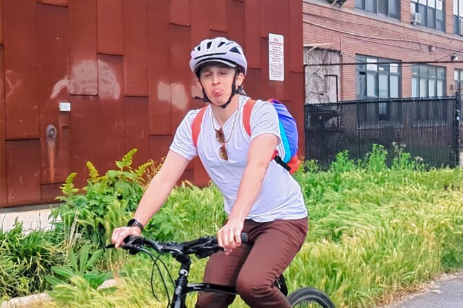 Bike Brooklyn NYC Like a Local by Original NYC - Waterfront parks and Manhattan skyline views
