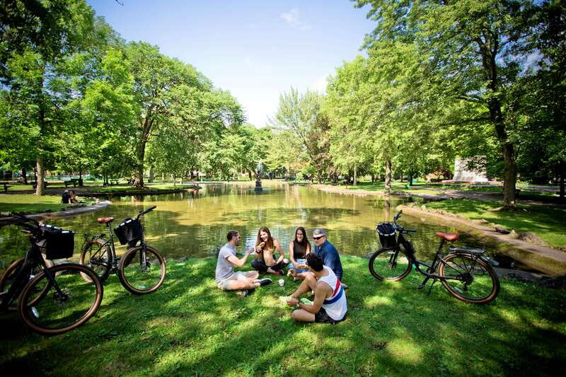Bike/E-bike tour Plateau,MileEnd, Jean-Talon Market by Fitz - Little Italy and a cultural stop