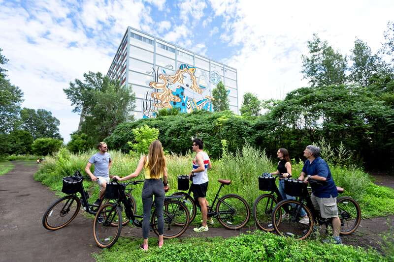Bike/E-bike tour Plateau,MileEnd, Jean-Talon Market by Fitz - The guide can shape the whole experience