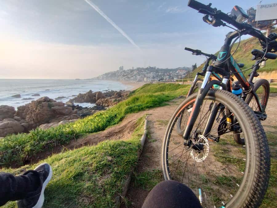 Bike ride along the coast of Viña del Mar or Valparaíso, you choose! - Why the private group makes a difference