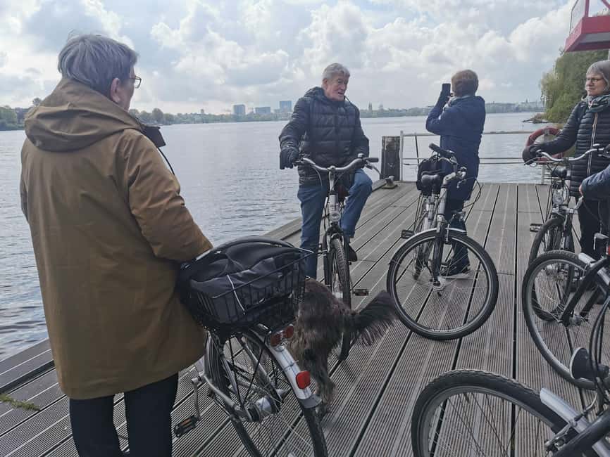 Bike tour around the Alster - Celebs, water, and nature - Pace, group feel, and the guide