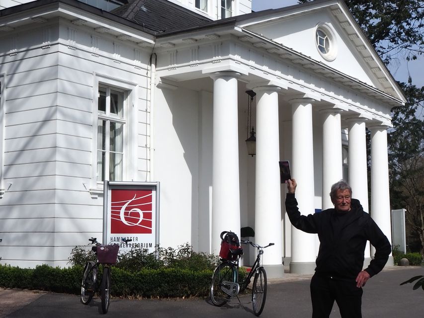 Bike tour around the Alster - Celebs, water, and nature - Why the Alster makes a fine bike tour