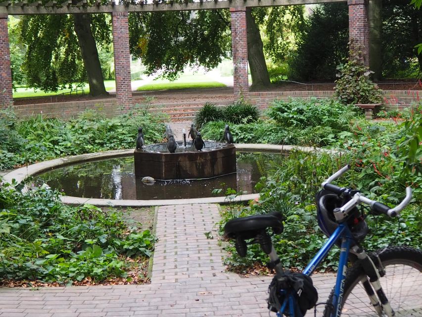 Bike tour around the Alster - Celebs, water, and nature - The Outer Alster and Hamburg’s wide city view