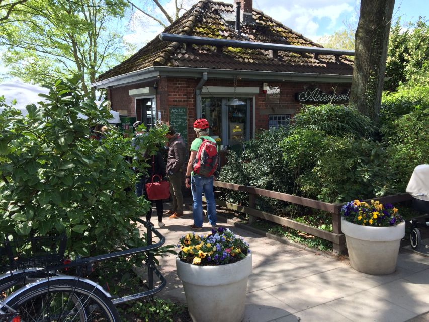 Bike tour around the Alster - Celebs, water, and nature - Stadtpark, Stadtparksee, and the viewing platform