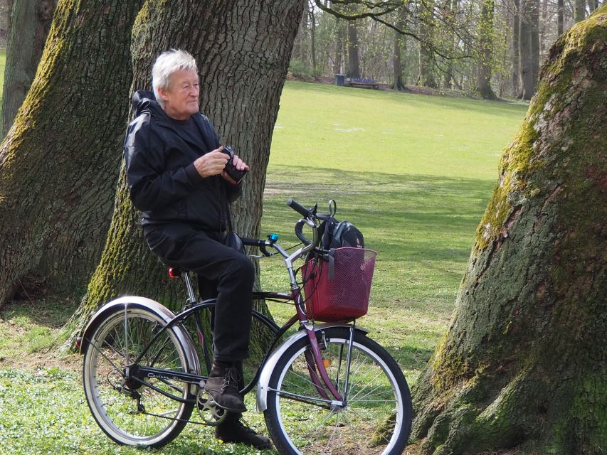Bike tour around the Alster - Celebs, water, and nature - Uhlenhorst and the Blue Mosque