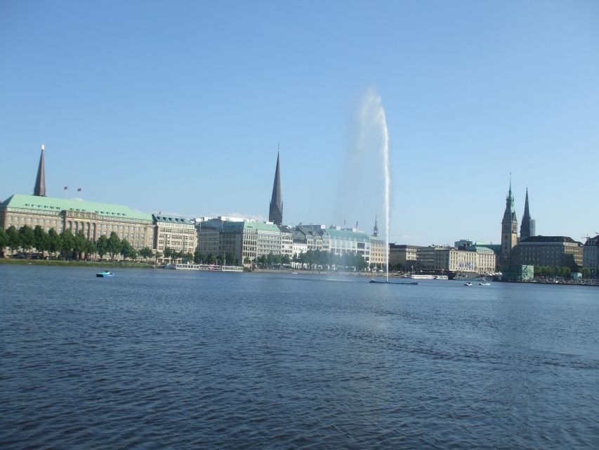 Bike tour around the Alster - Celebs, water, and nature - The final view from Kennedy Bridge