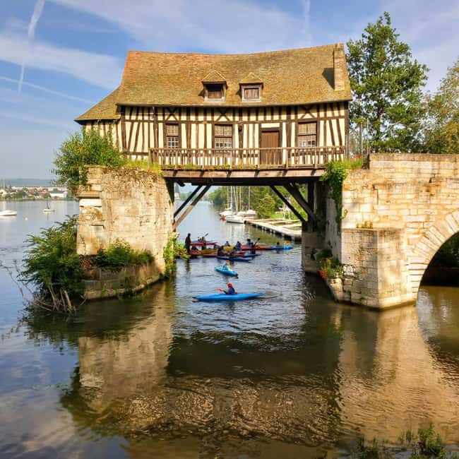 Bike tour from Vernon to Giverny with local guide - Along the Seine and into open country