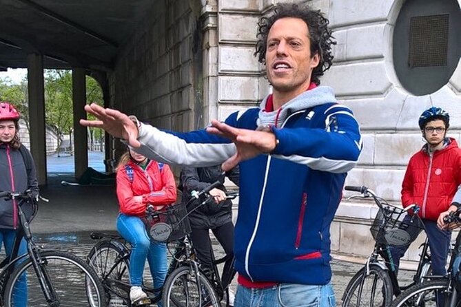 Bilbao Highlights 3-hour E-Bike tour: Small Group or Private Tour - Itsasmuseum and the city’s seafaring identity