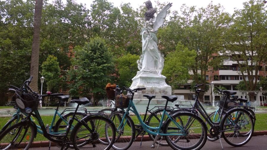 Bilbao: Street Art Small Group E-Bike Tour - Final call: book it for the city behind the postcard
