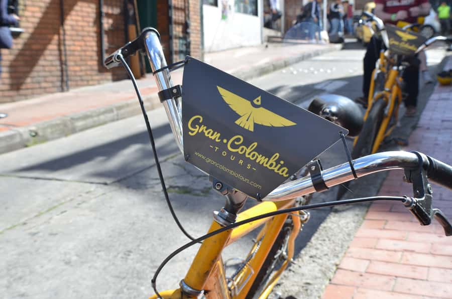 Bogotá: Shared Bike Tour - Riding 7th Avenue, from salt road to city artery