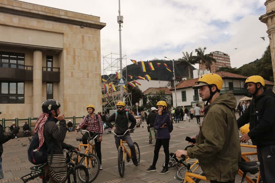 Bogotá: Shared Bike Tour - Graffiti, neighborhoods, and social stories