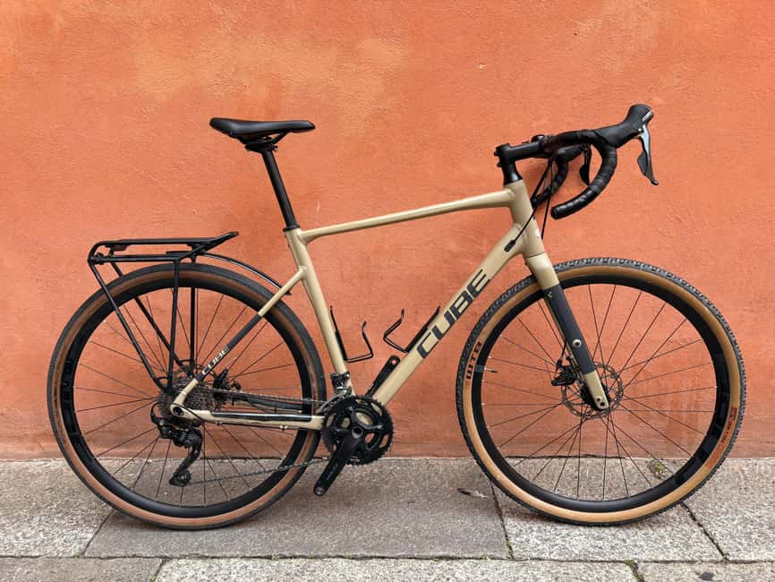 Bologna: Bike Rental - The historic center is the easiest first ride