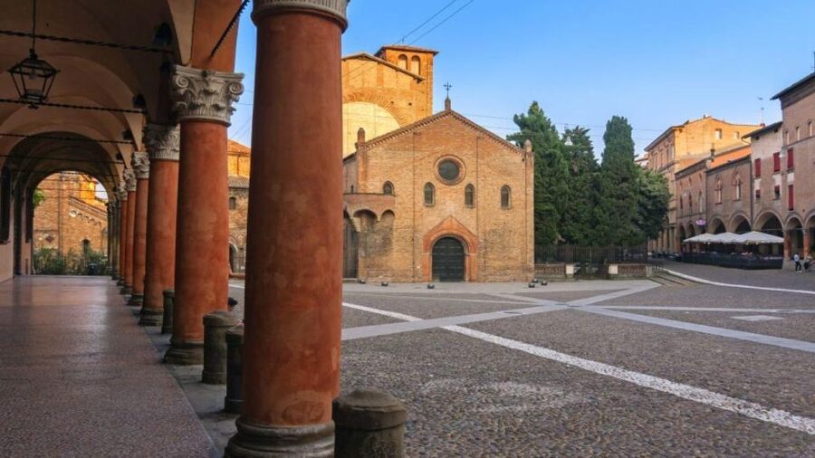 Bologna Guided Bike Tour - The university quarter and Bologna’s towers