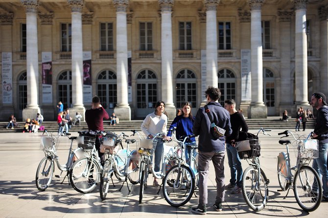"Bordeaux by bicycle: a 3-hour tour immersive experience" - Crossing Pont de Pierre to the Right Bank