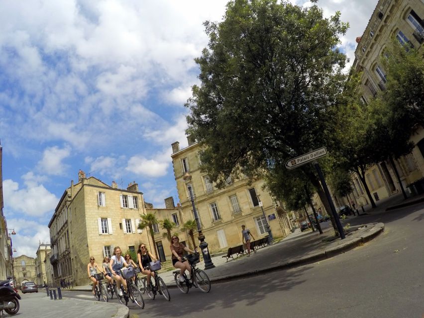 Bordeaux: Essentials 3-Hour Bike Ride - Quai des Chartrons and Rue Notre Dame