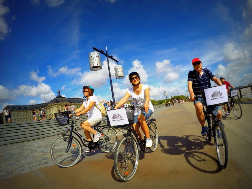 Bordeaux: Essentials 3-Hour Bike Ride - Palais Gallien and the ride back
