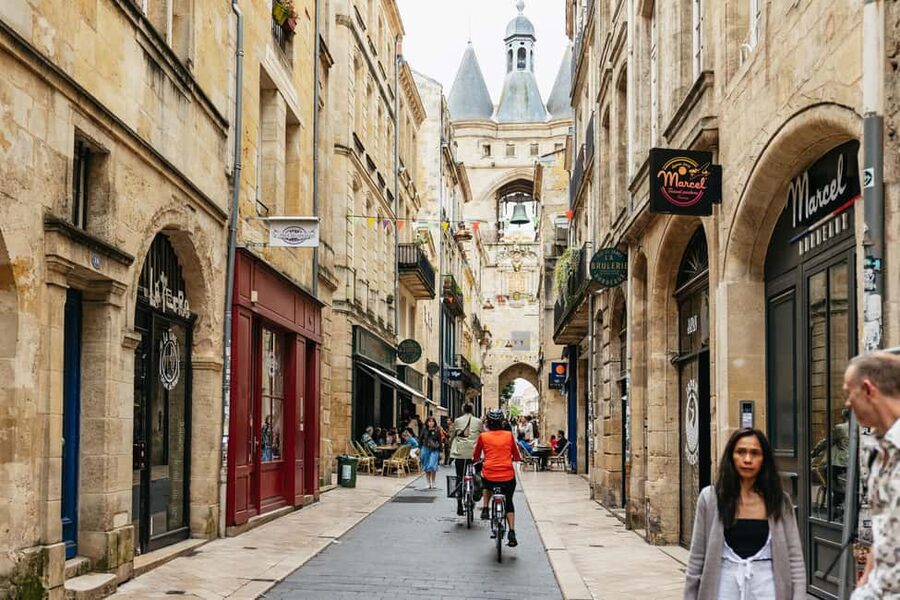 Bordeaux: Historic Center & Chartrons District Bike Tour - Key points to know before you book