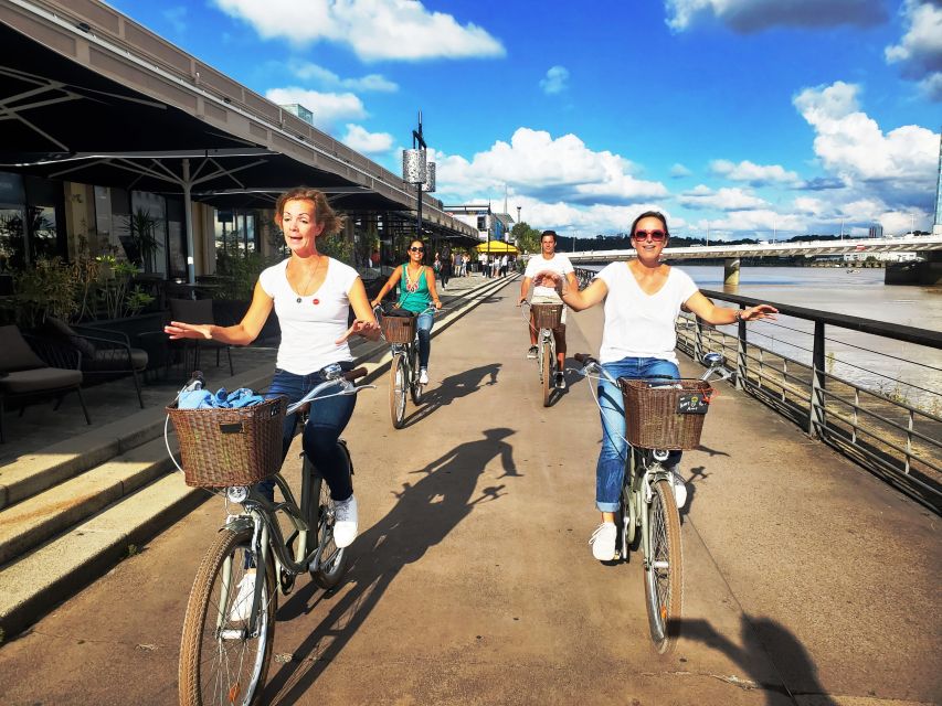 Bordeaux: Top Landmarks & Historic Bike Tour - Grand monuments along the Golden Triangle