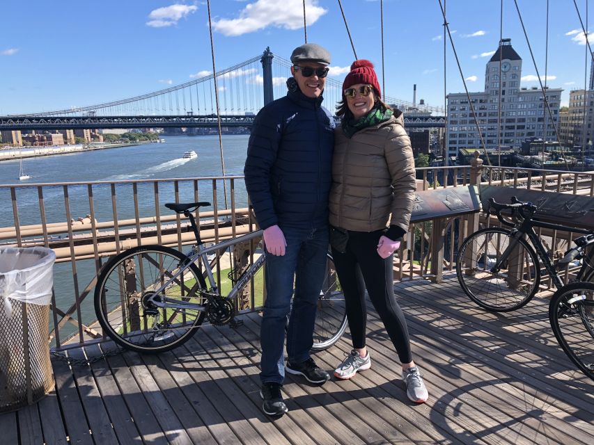 Brooklyn: 2-Hour Manhattan & Brooklyn Bridges Bike Tour - What the guide adds to the experience