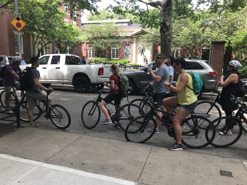 Brooklyn: Half-Day Cycling Tour - DUMBO begins the ride with the best views