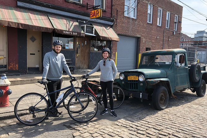 Brooklyn Neighborhoods Small-Group Bike Tour - Starting near the bridges