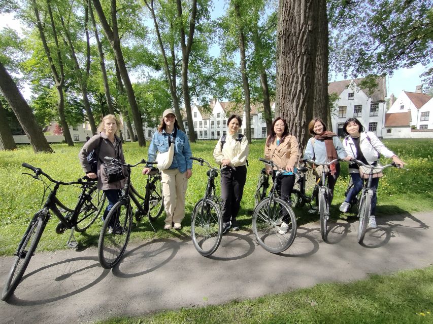 Bruges by bike with family and friends! - The old gates and windmills on the city edge