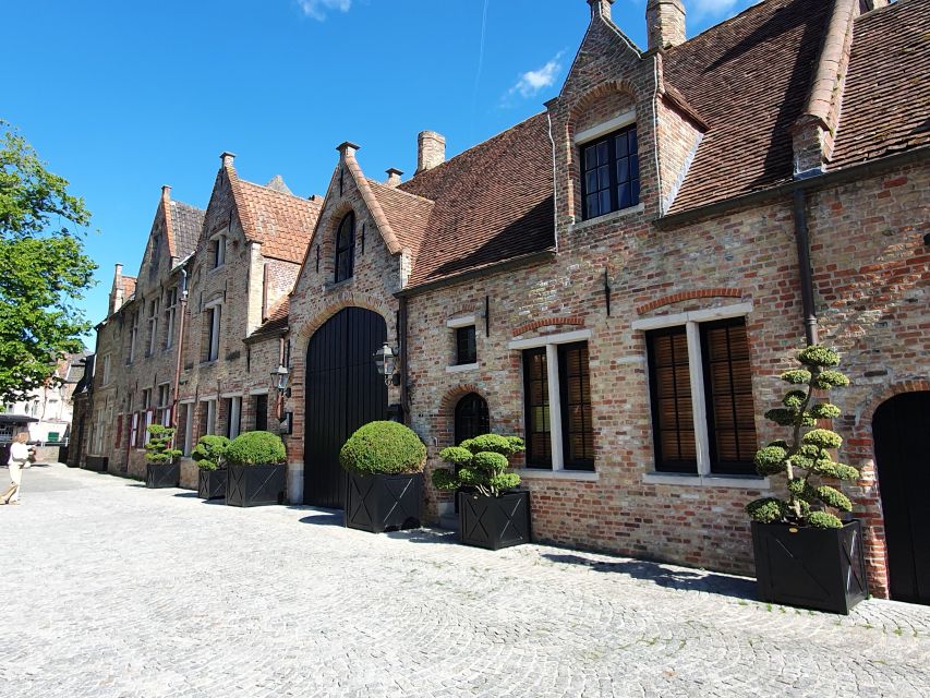 Bruges by bike with family and friends! - The harbor, houseboats, and modern Bruges