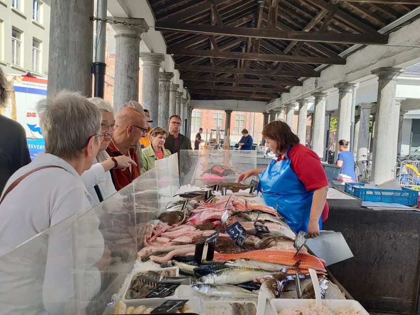 Bruges by bike with family and friends! - What the guides add to the ride