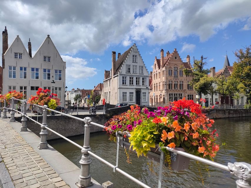 Bruges by bike with family and friends! - From Market Square to Bruges’ central sights