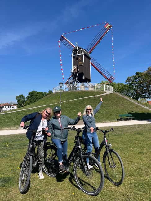 Bruges: Guided Bike Tour with a Local to Sights & Secrets - Key points to know before you pedal off