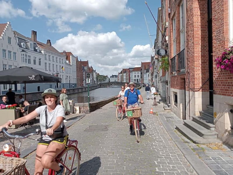 Bruges: Guided Retro Bike Tour of Highlights and Hidden Gems - The Beguinage and Lake of Love