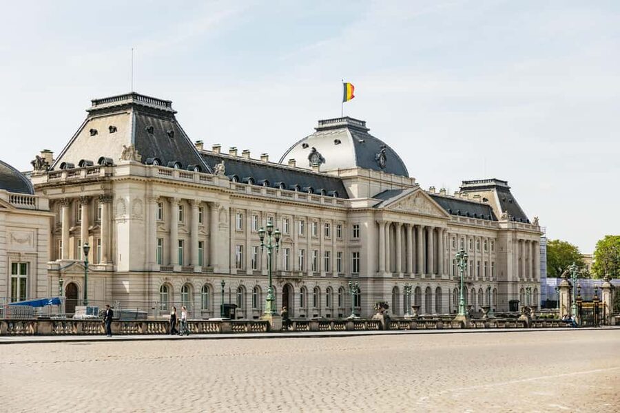 Brussels: City Highlights and Hidden Gems Bike Tour - The first stretch: a moving introduction to Brussels